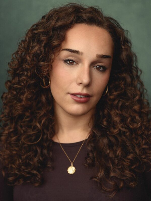 Iz Hesketh_Thrive Talent_Main headshot