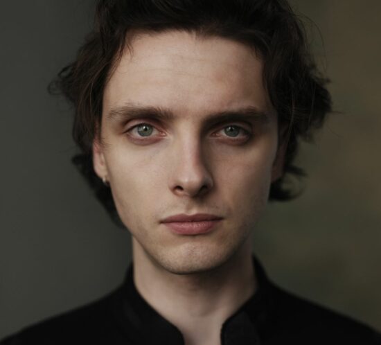 Oliver Nicholas_Thrive Talent_Main headshot