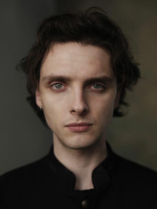 Oliver Nicholas_Thrive Talent_Main headshot