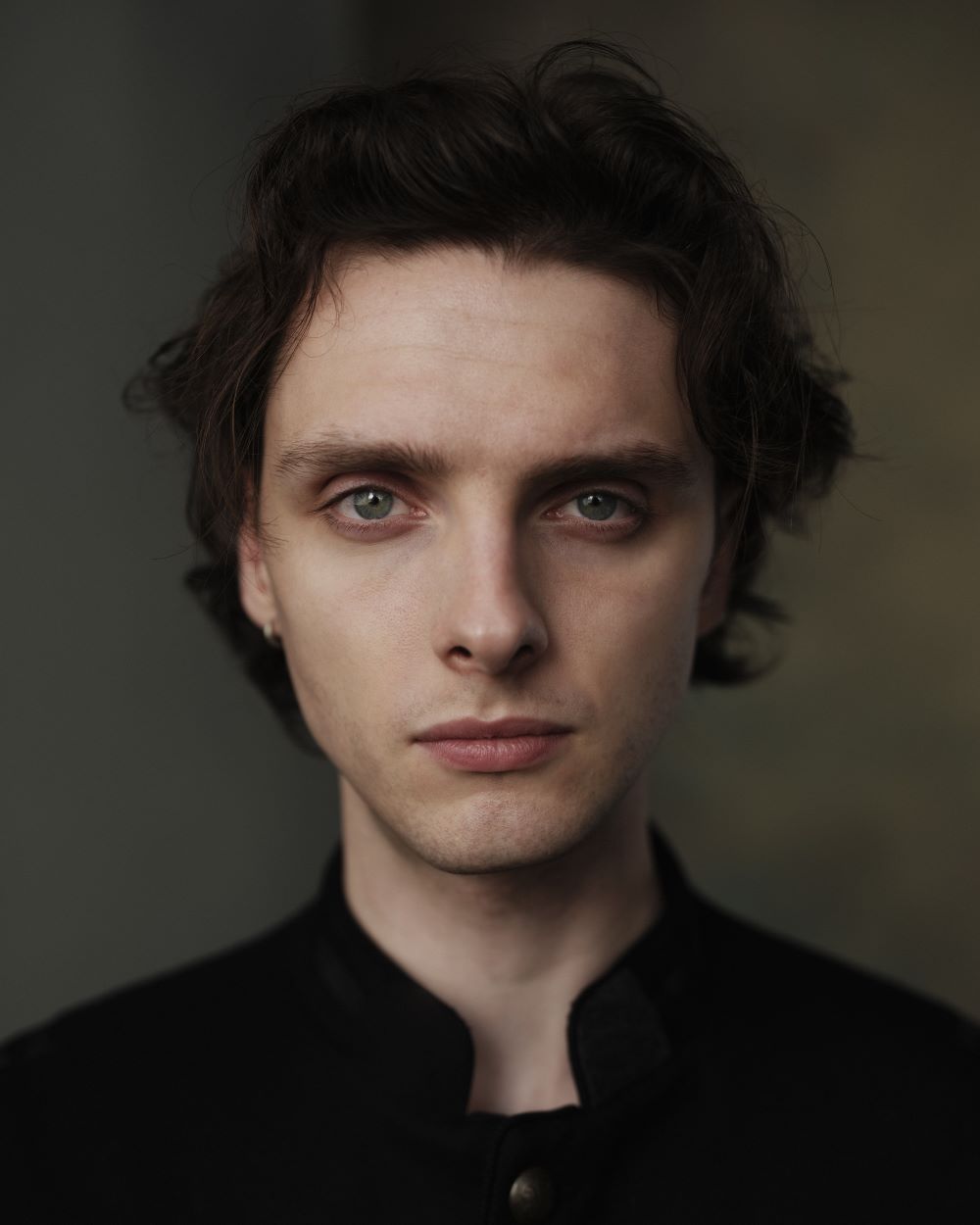 Oliver Nicholas_Thrive Talent_Main headshot